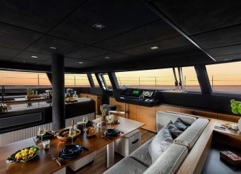 yacht charter Calma dining