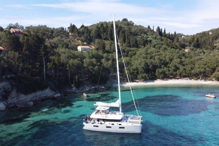 yacht charter catamaran Grace