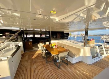 yacht charter Grace aft deck