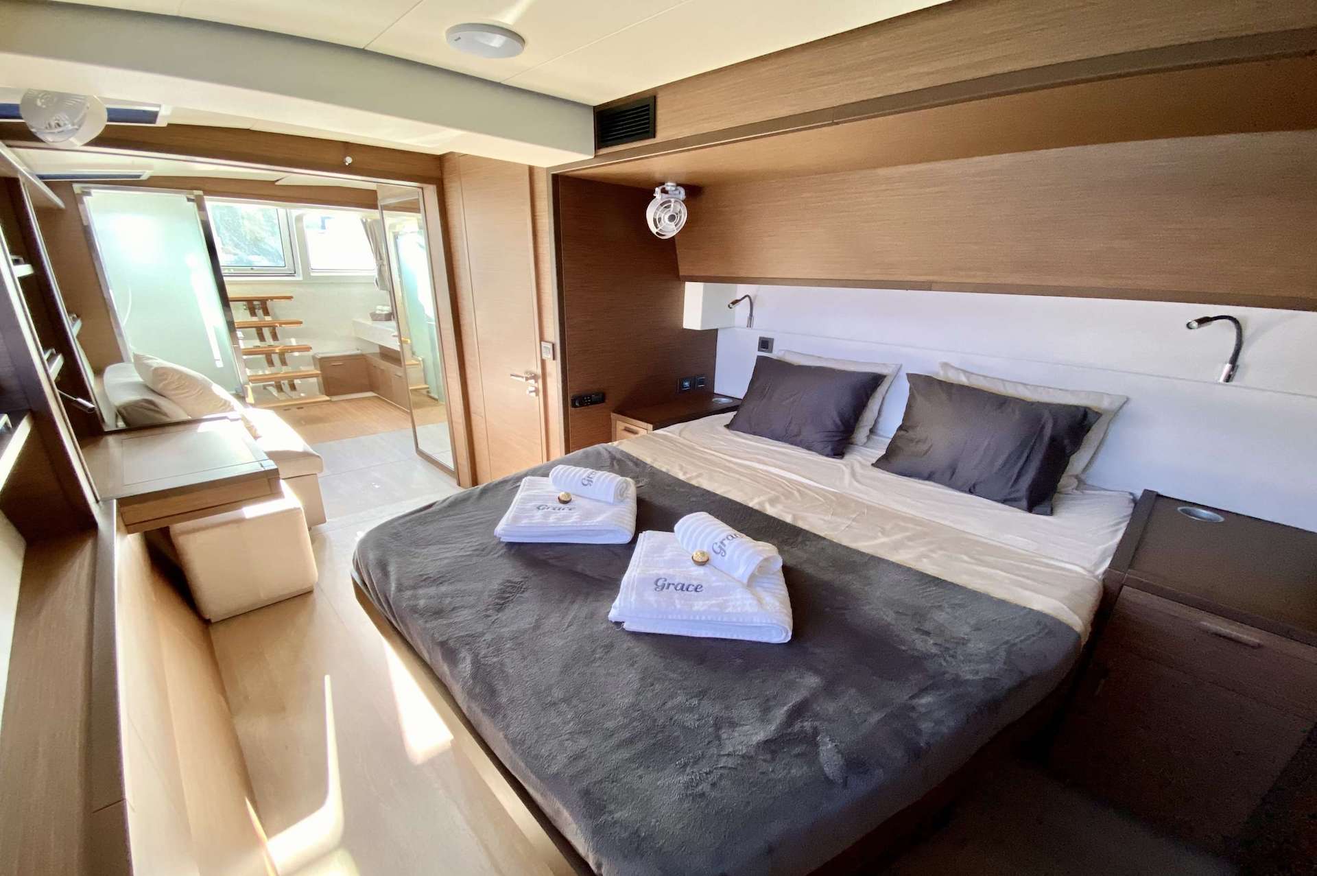 yacht charter Grace cabin