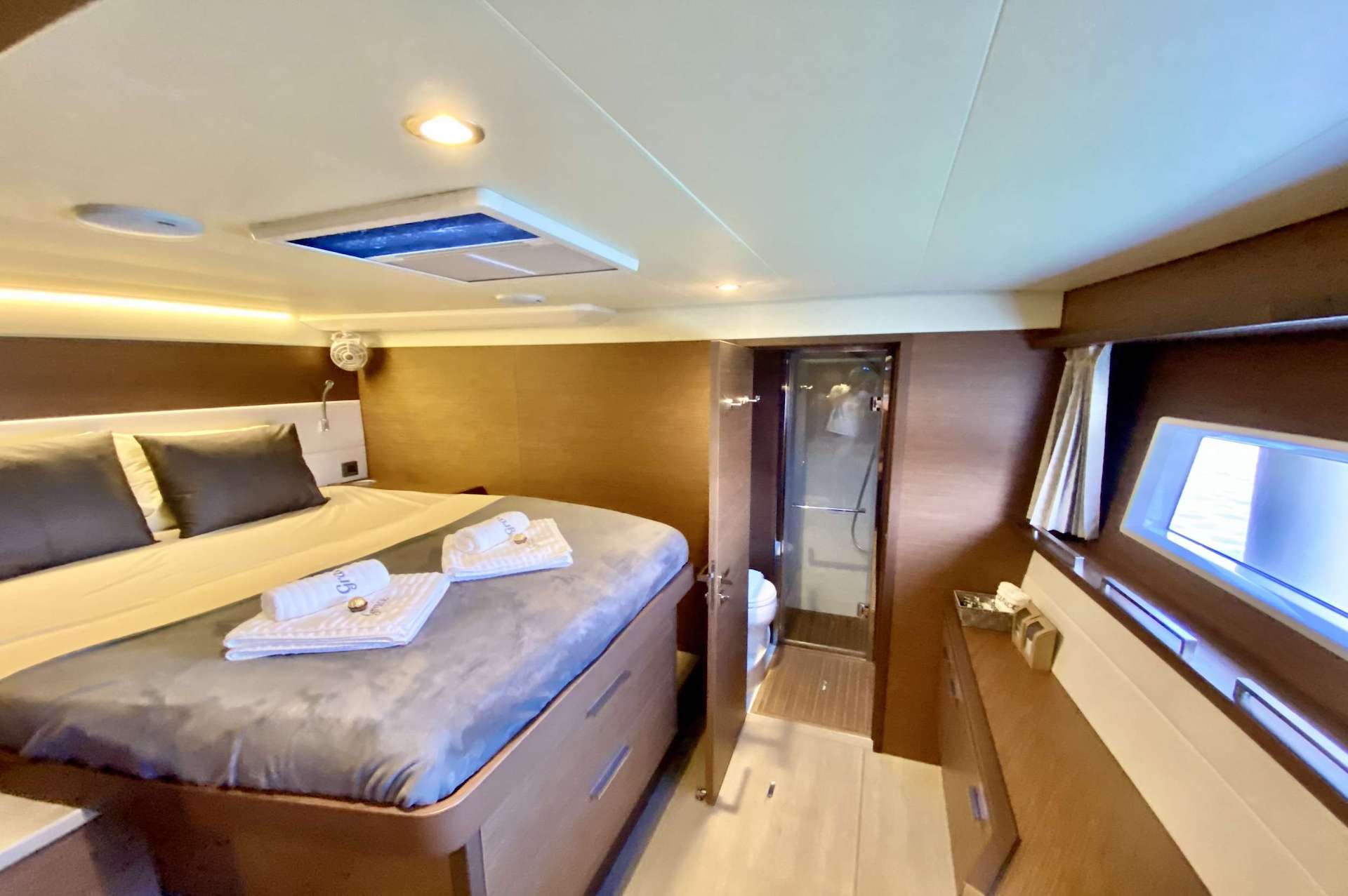 yacht charter Grace double cabin