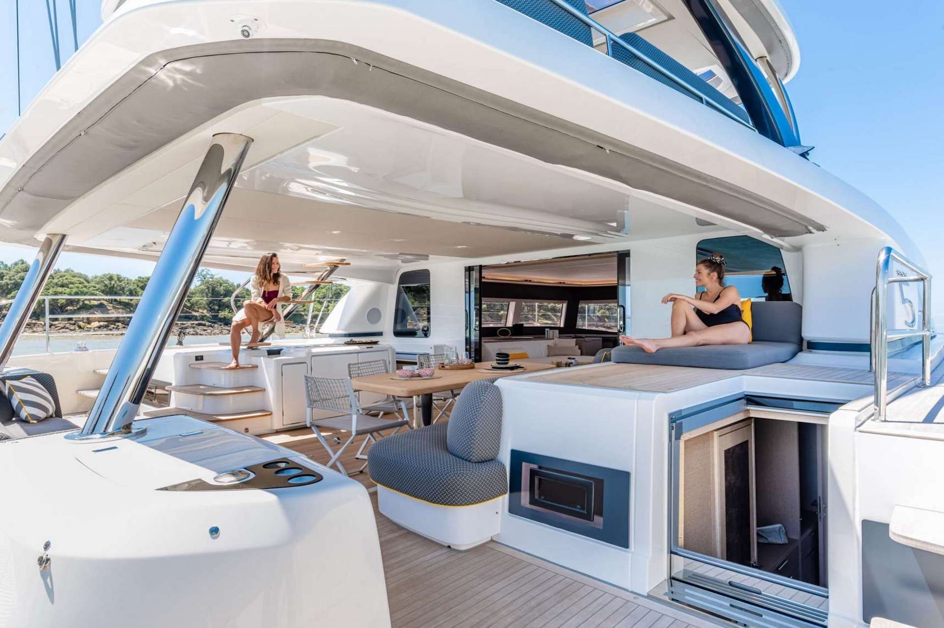 yacht charter Kingfisher aft deck