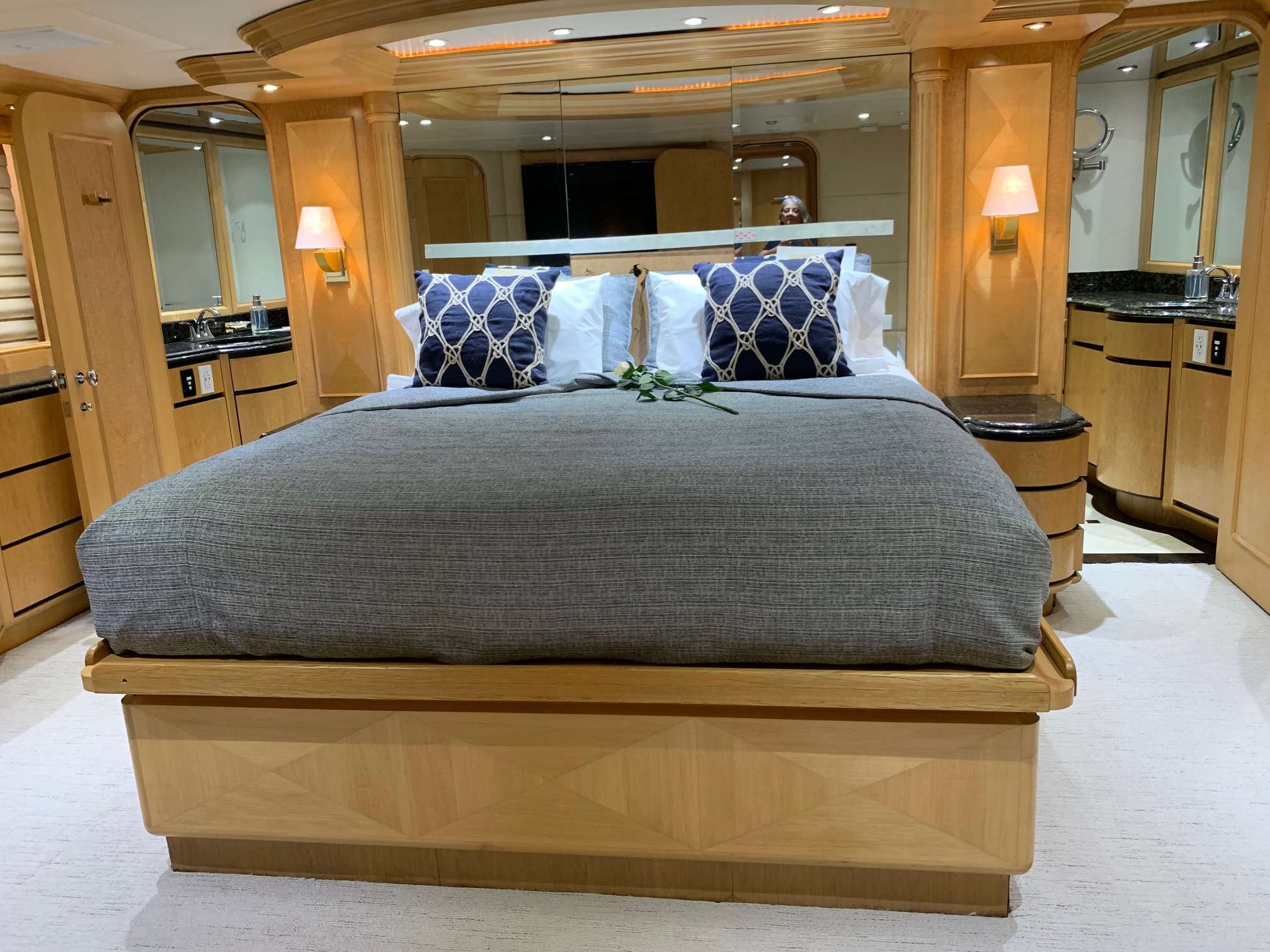 yacht charter Lady Sharon Gale main stateroom