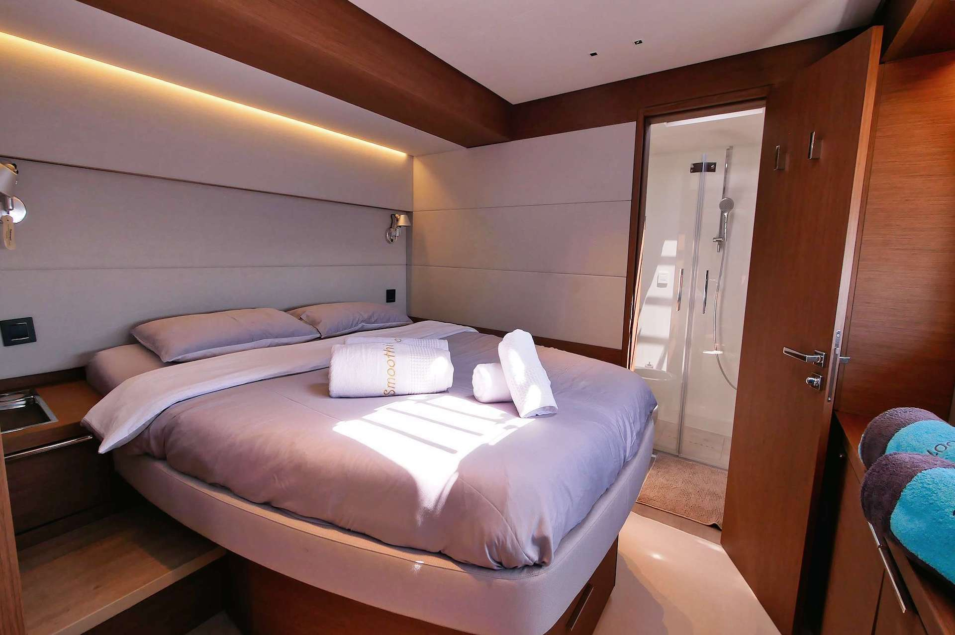 yacht charter master cabin Kingfisher