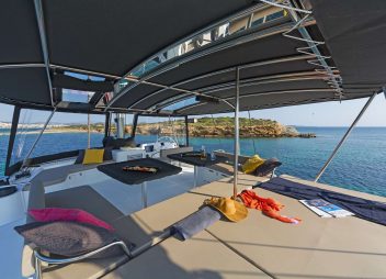 flybridge Babalu yacht charter