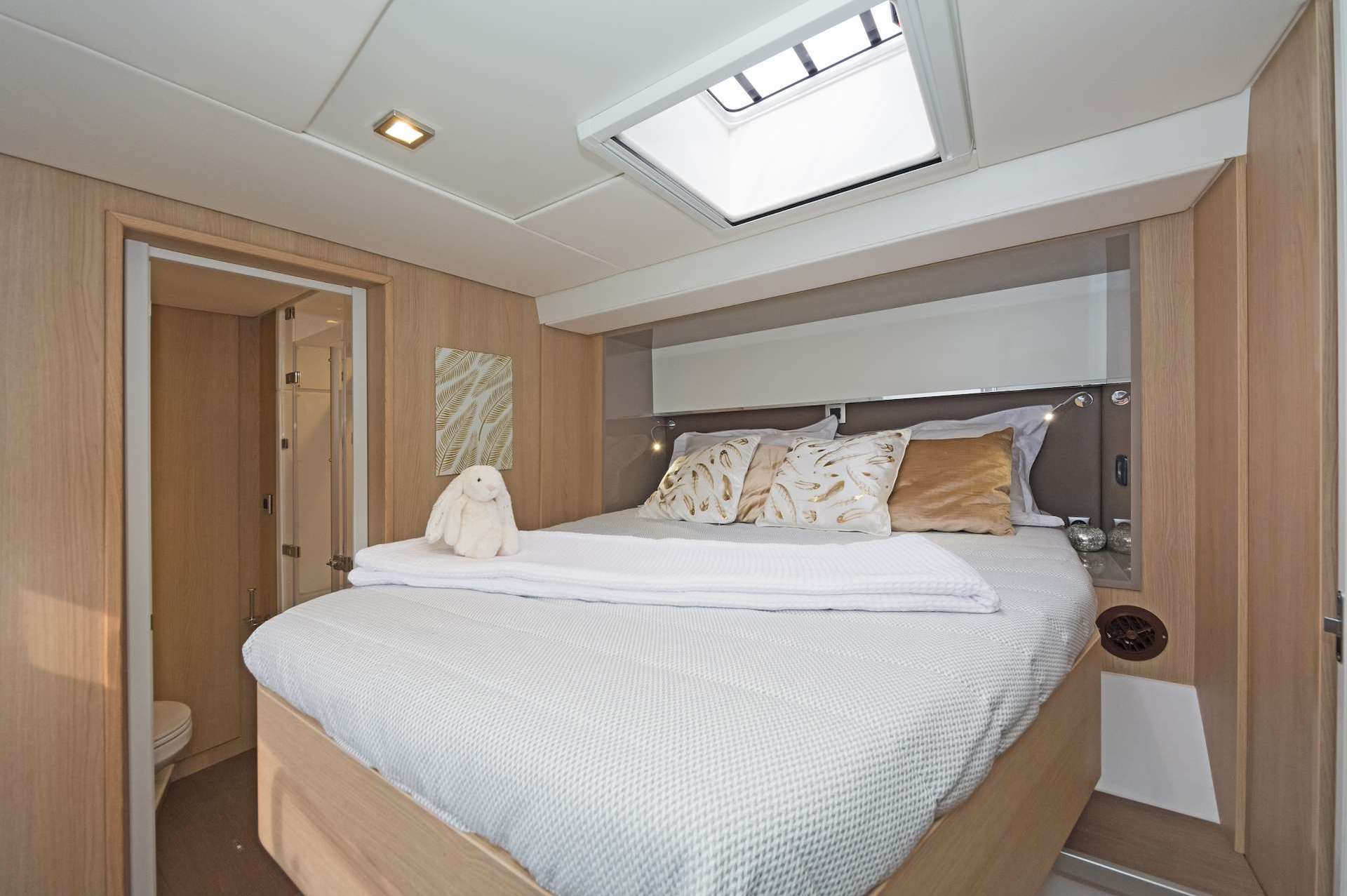 luxury cabin yacht charter Babalu