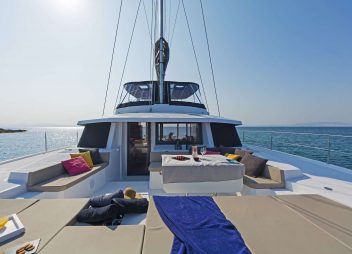 yacht charter Babalu sun deck