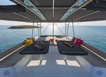 yacht charter fly bridge Babalu