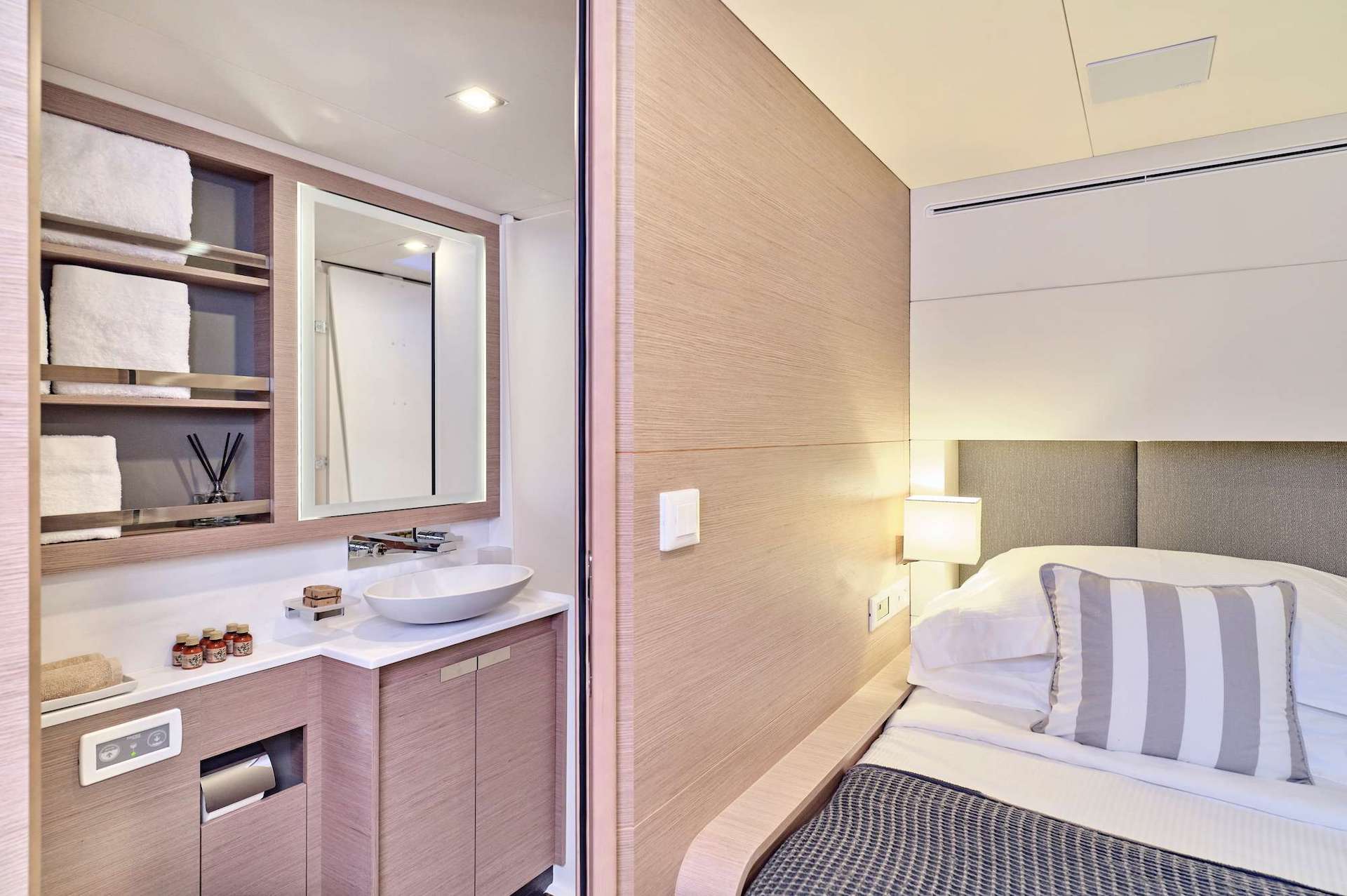 bathroom cabin Alexandra II catamaran