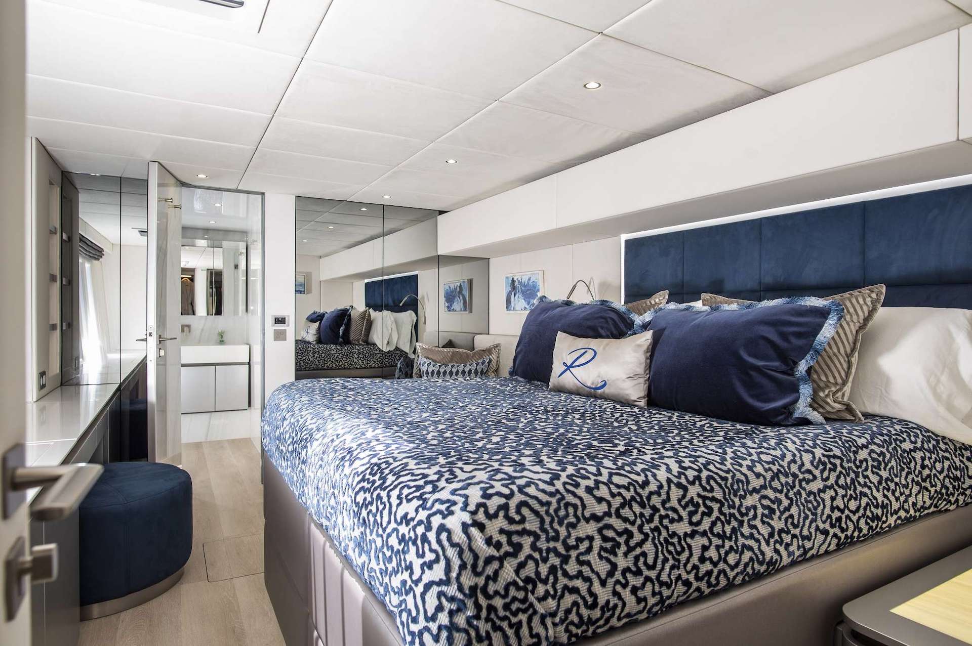 Caribbean yacht charter Relentless II guest cabin