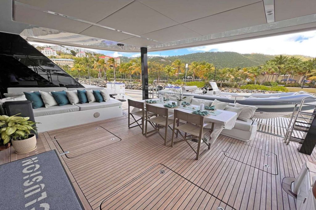 catamaran yacht charter Seaclusion aft dining