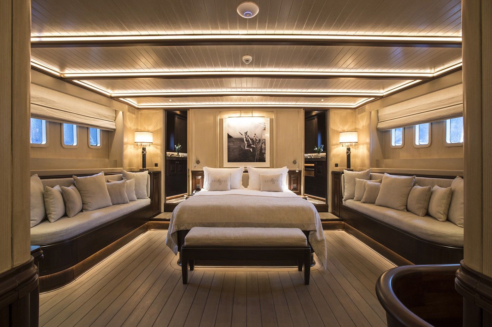 charter Satori yacht master suite