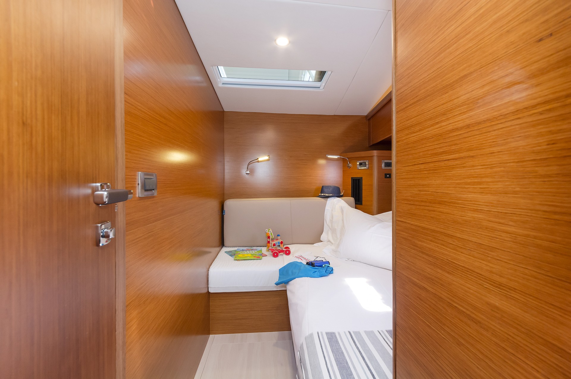 crewed yacht charter Alizee cabin