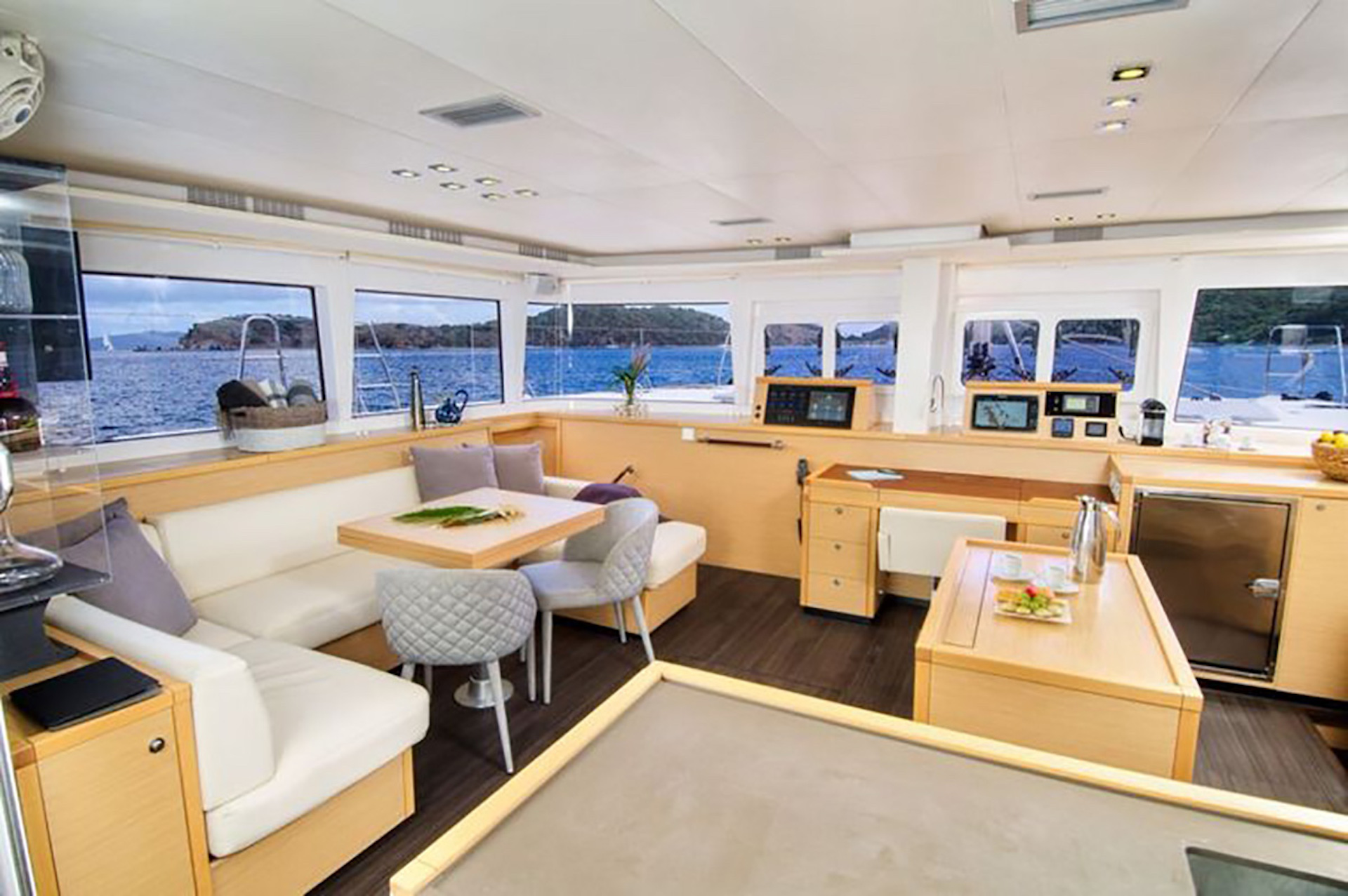 crewed yacht charter Altesse saloon