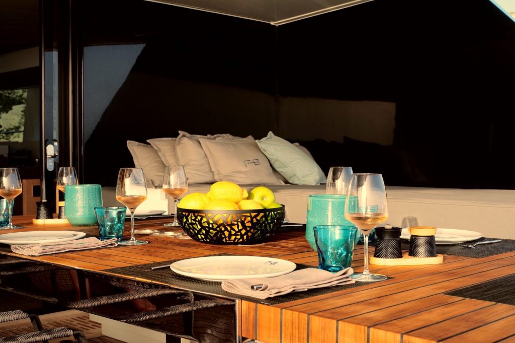 crewed yacht charter dinning Feel The Blue