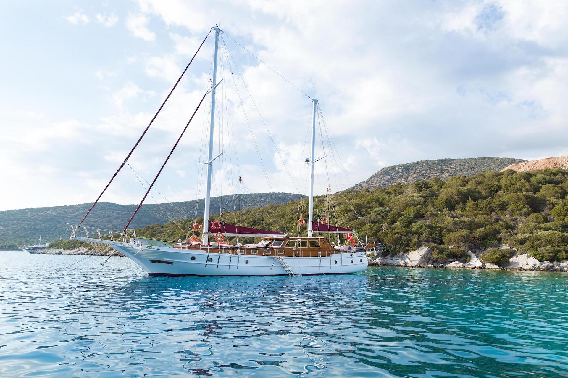 crewed yacht charter Primadonna gulet