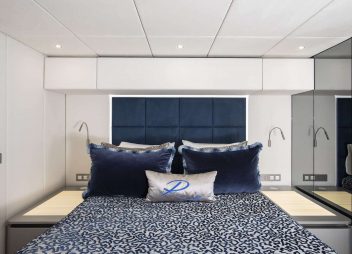 crewed yacht charter Relentless II queen cabin