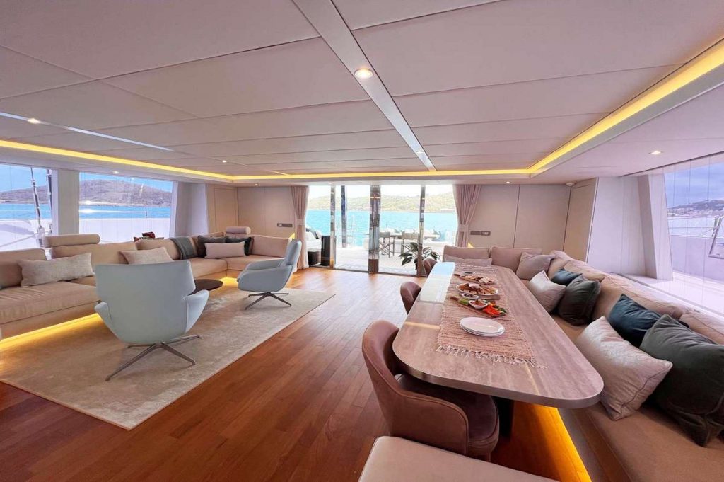 crewed yacht charter Seaclusion saloon dining