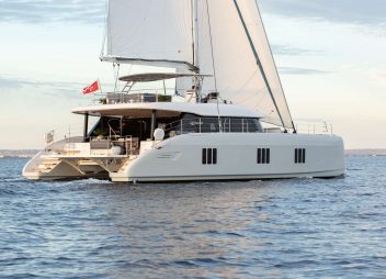 crewed yacht charter Sunbreeze