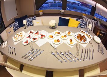 dining yacht charter Mariah Princess iii