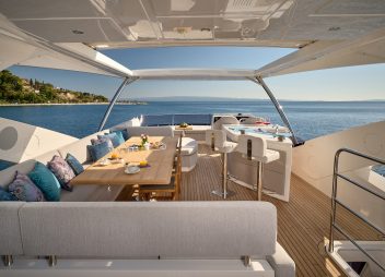 flybridge yacht charter Hideaway1 Croatia