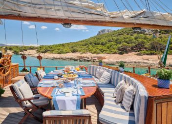 gulet yacht charter alfresco dining