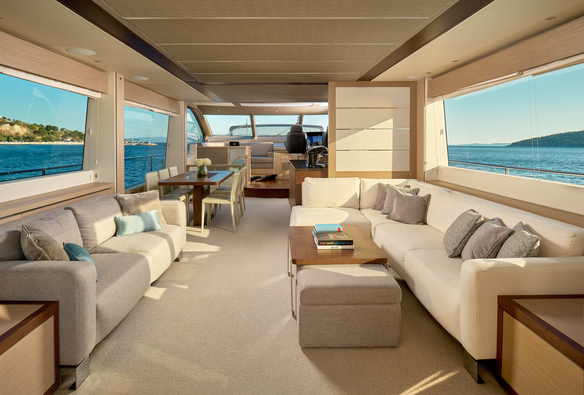 living area motor yacht Hideaway1