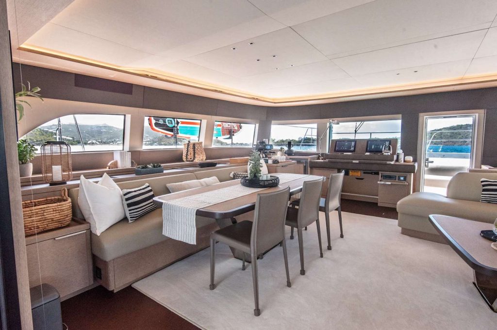 luxury yacht charter C'est La Vie saloon