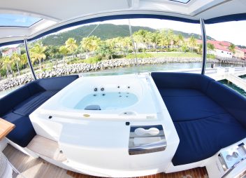 Mariah Princess iii yacht jacuzzi