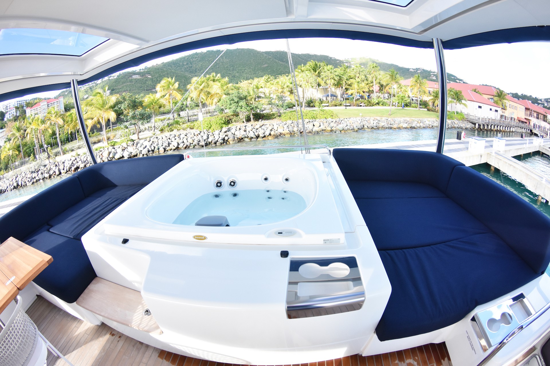 Mariah Princess iii yacht jacuzzi