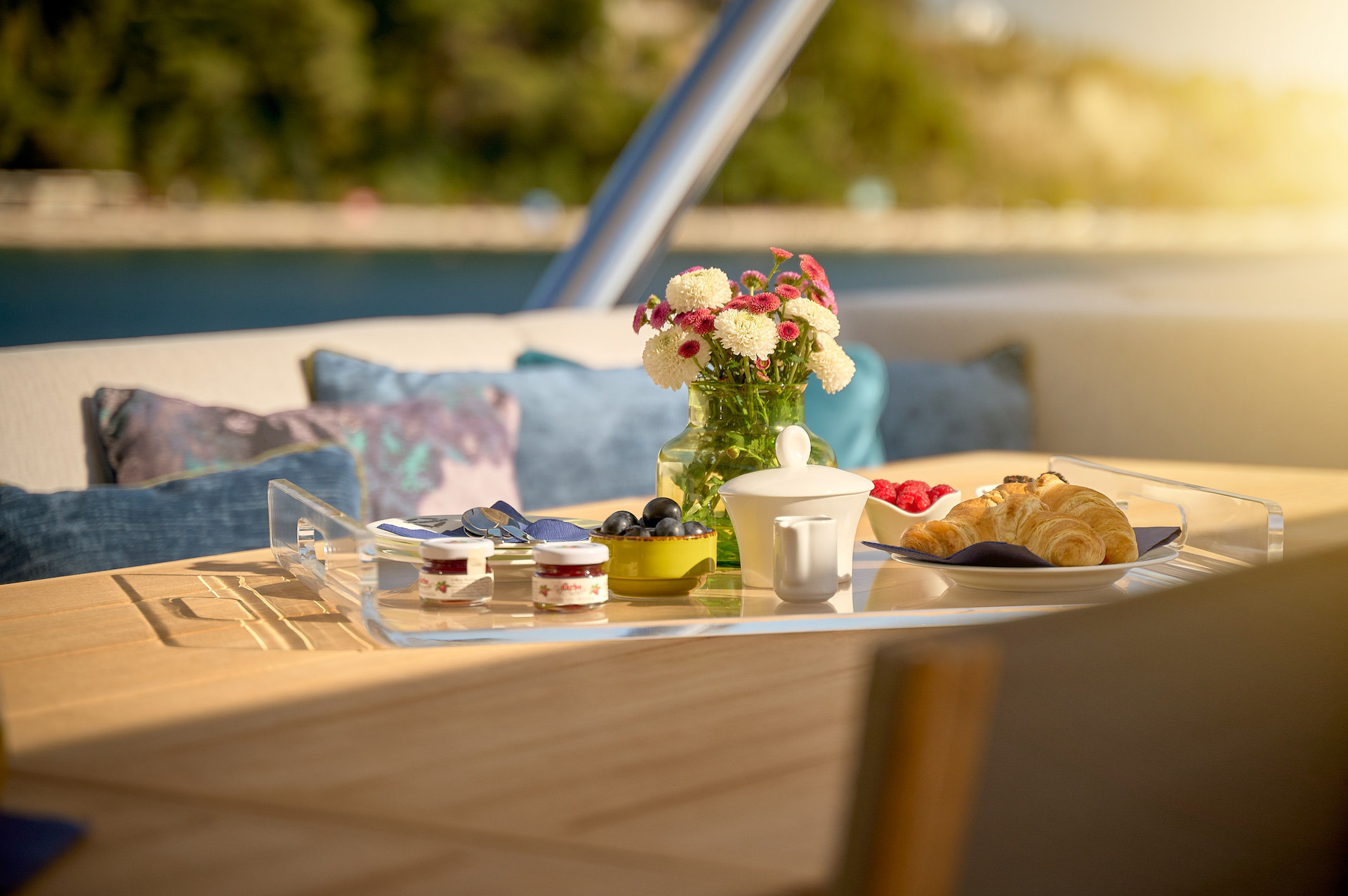 motoryacht flybridge Croatia breakfast