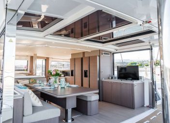 Signature Concept dining yacht charter