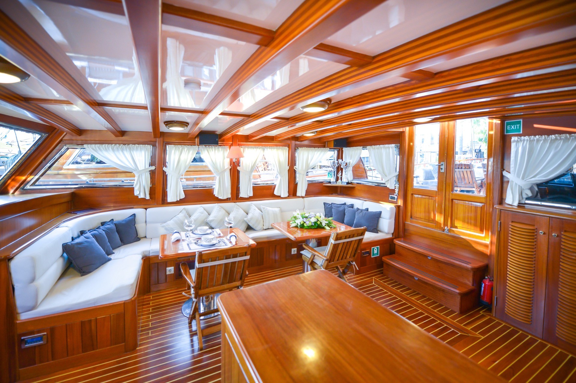 Turkey yacht charter saloon Ros Mare