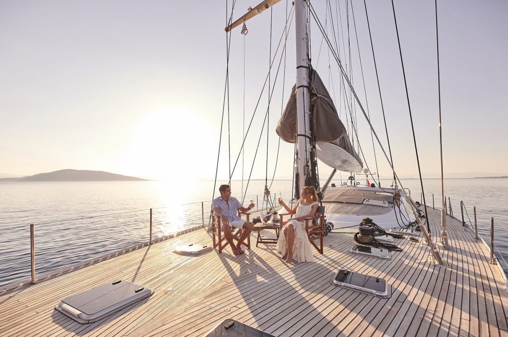 yacht charter Aizu deck