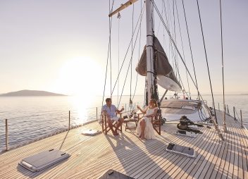 yacht charter Aizu deck