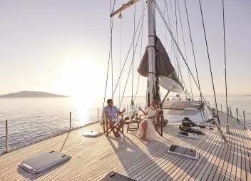 yacht charter Aizu deck