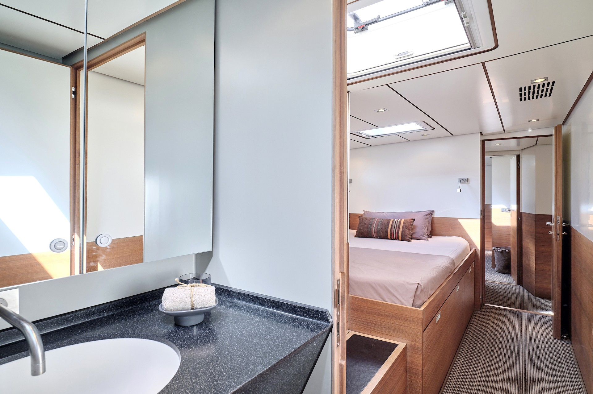 yacht charter Aizu ensuite