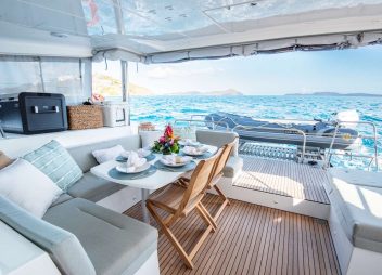 yacht charter alfresco dining Liquid Zen