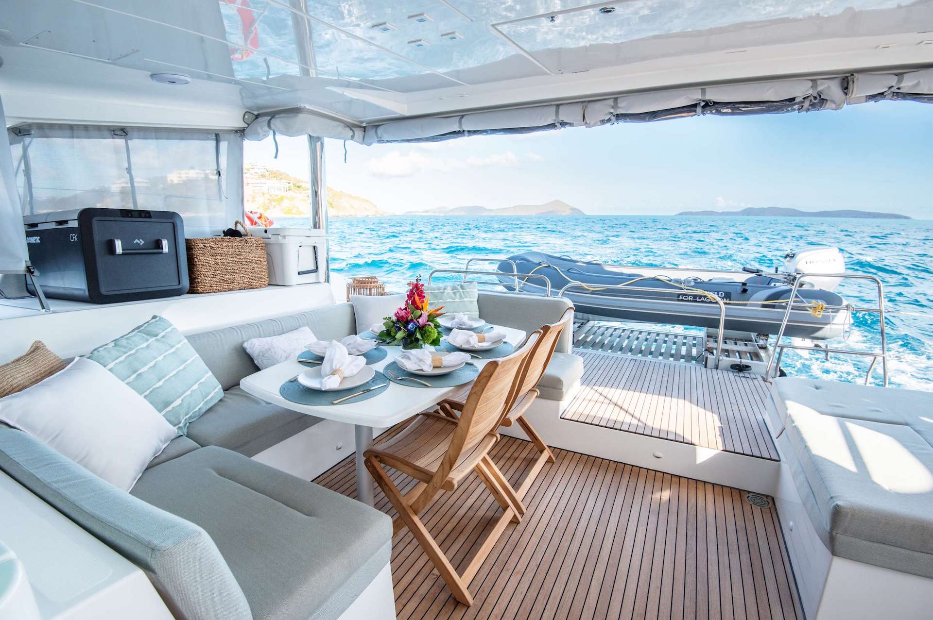 yacht charter alfresco dining Liquid Zen