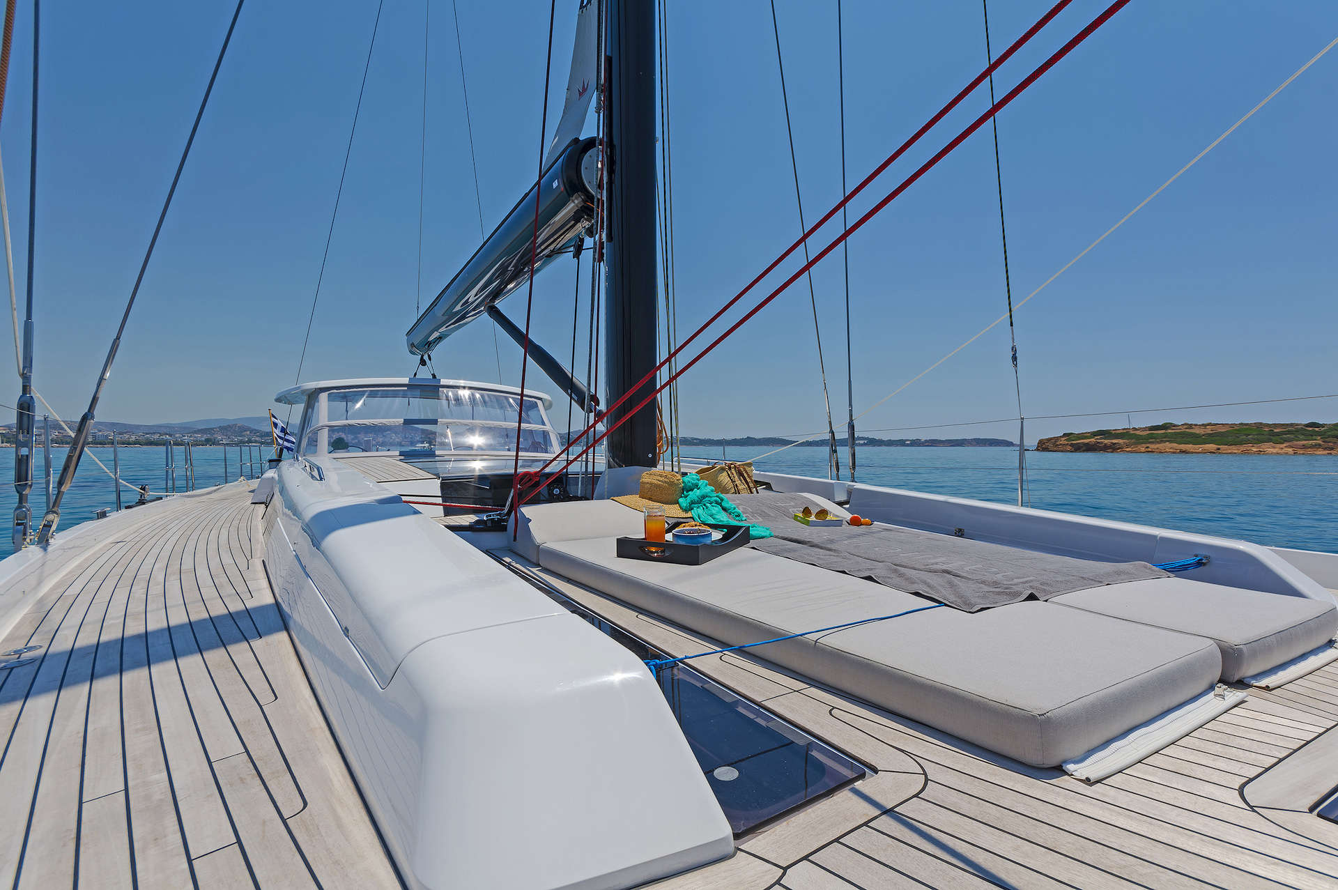 yacht charter Alizee deck