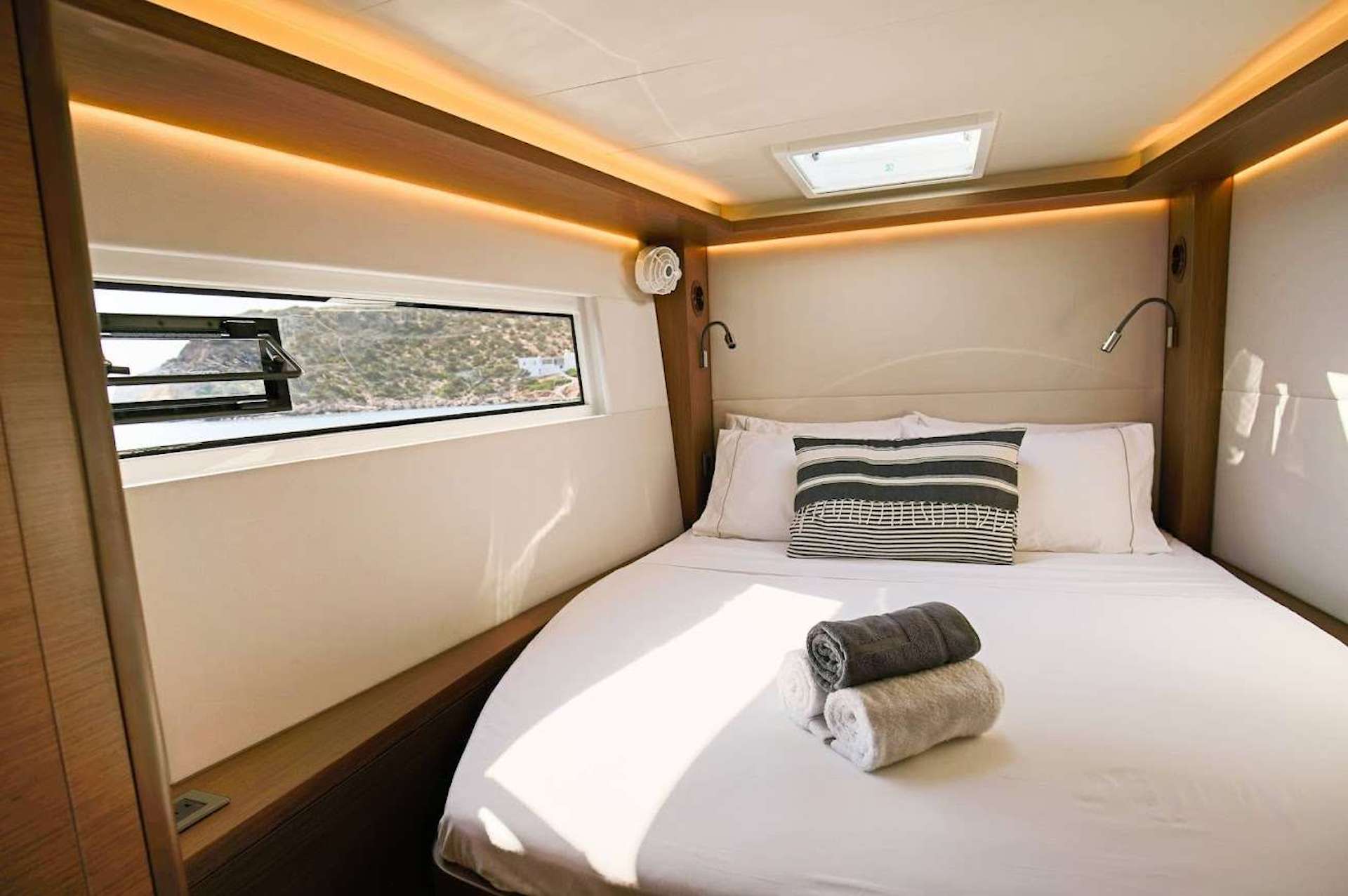 yacht charter Andiamo cabin