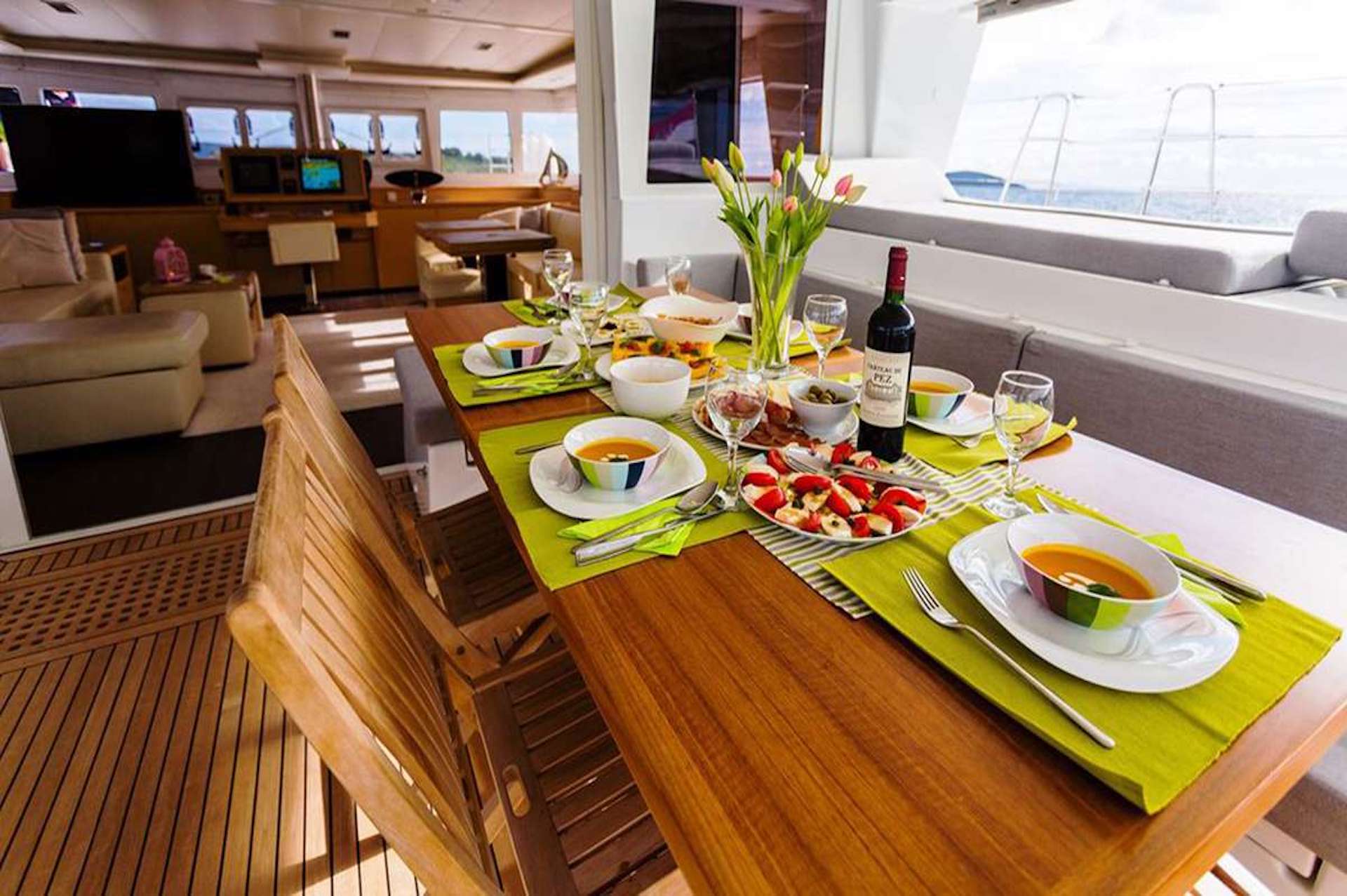 yacht charter Blue Destiny alfresco dining