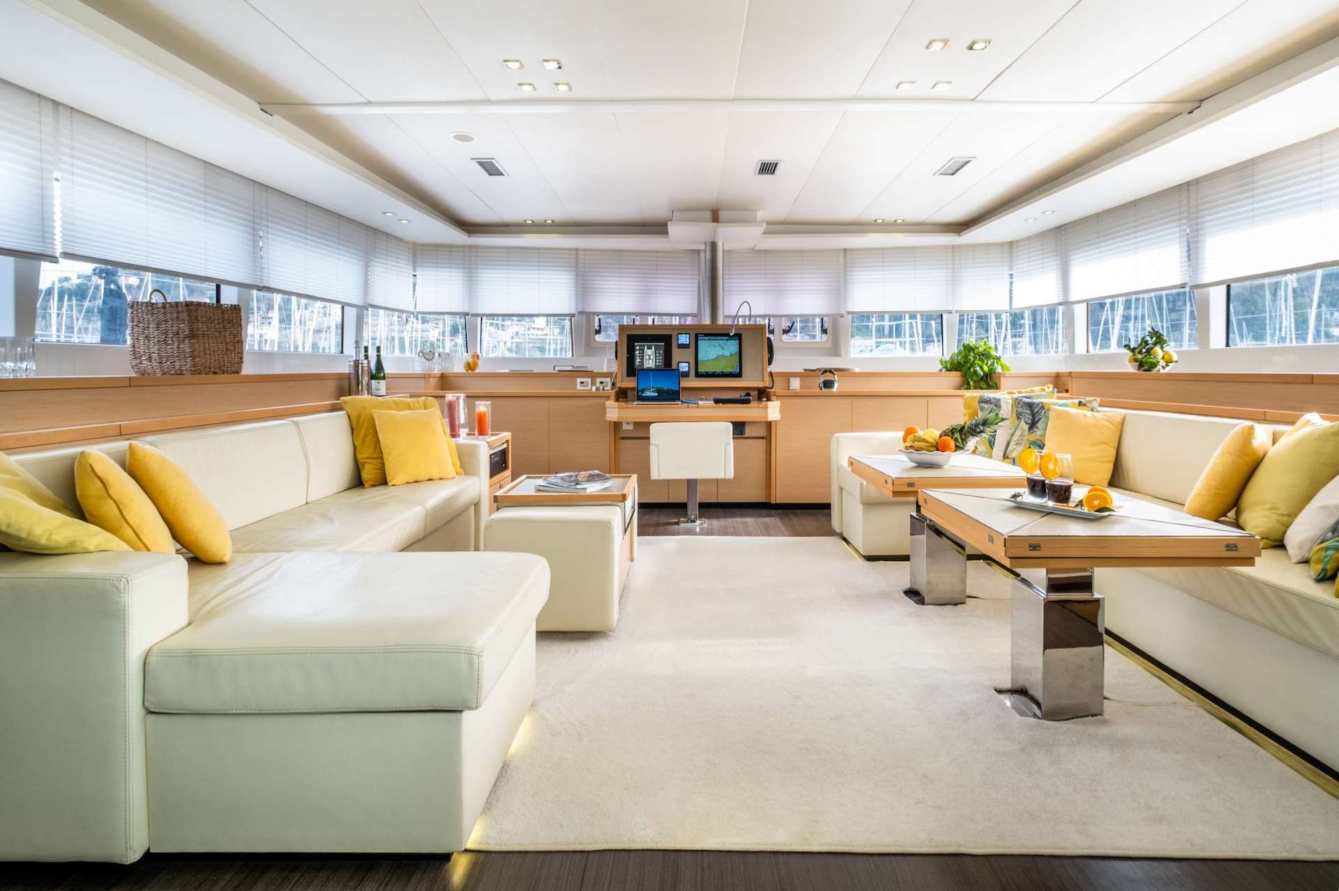 yacht charter Blue Destiny saloon