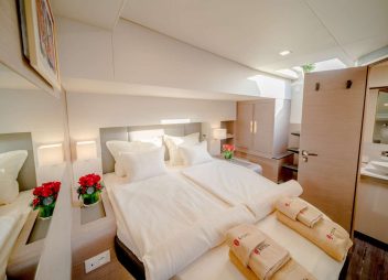 yacht charter cabin Astoria