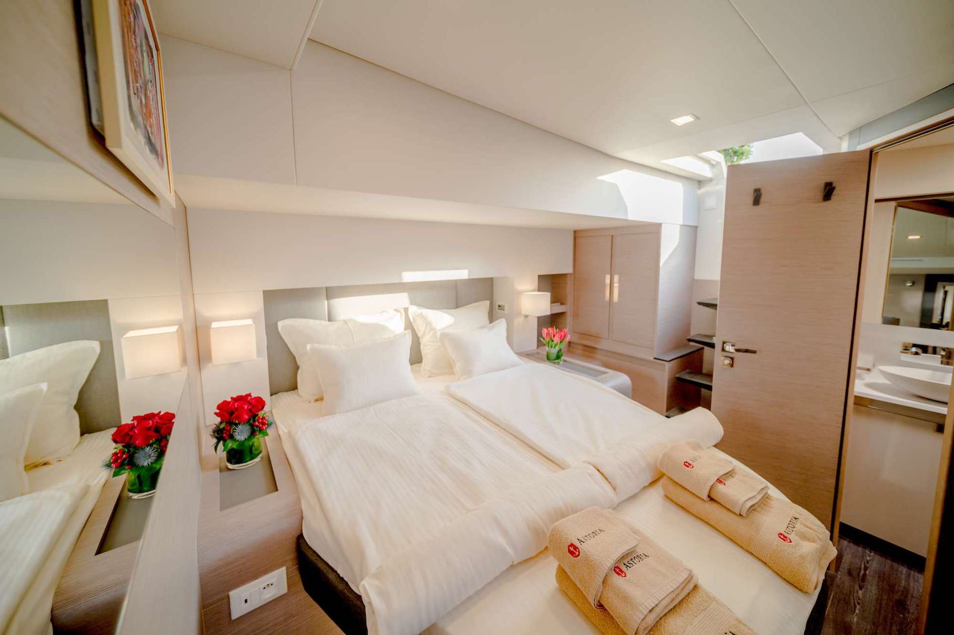 yacht charter cabin Astoria