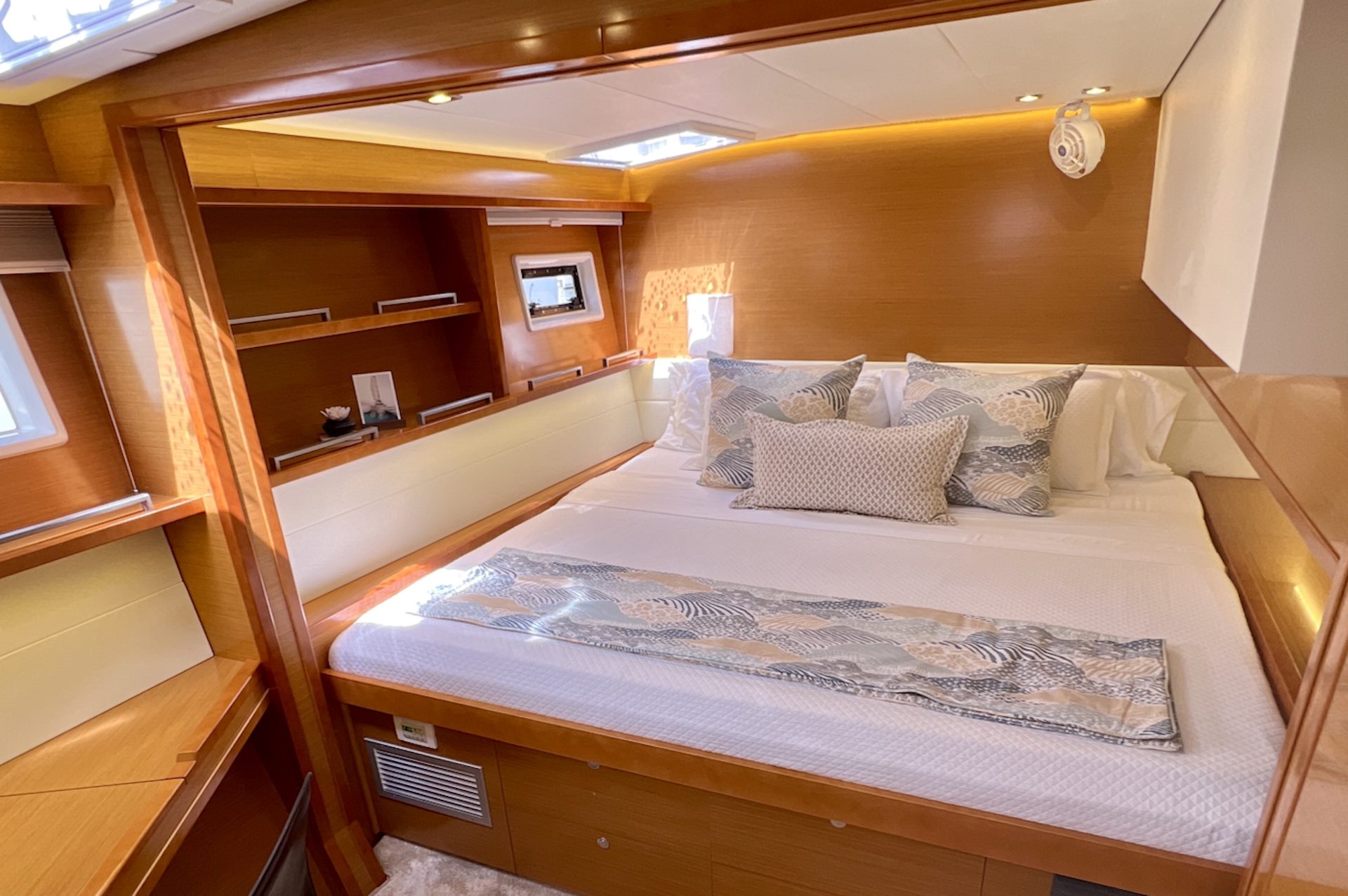 yacht charter cabin Ebb & Flow