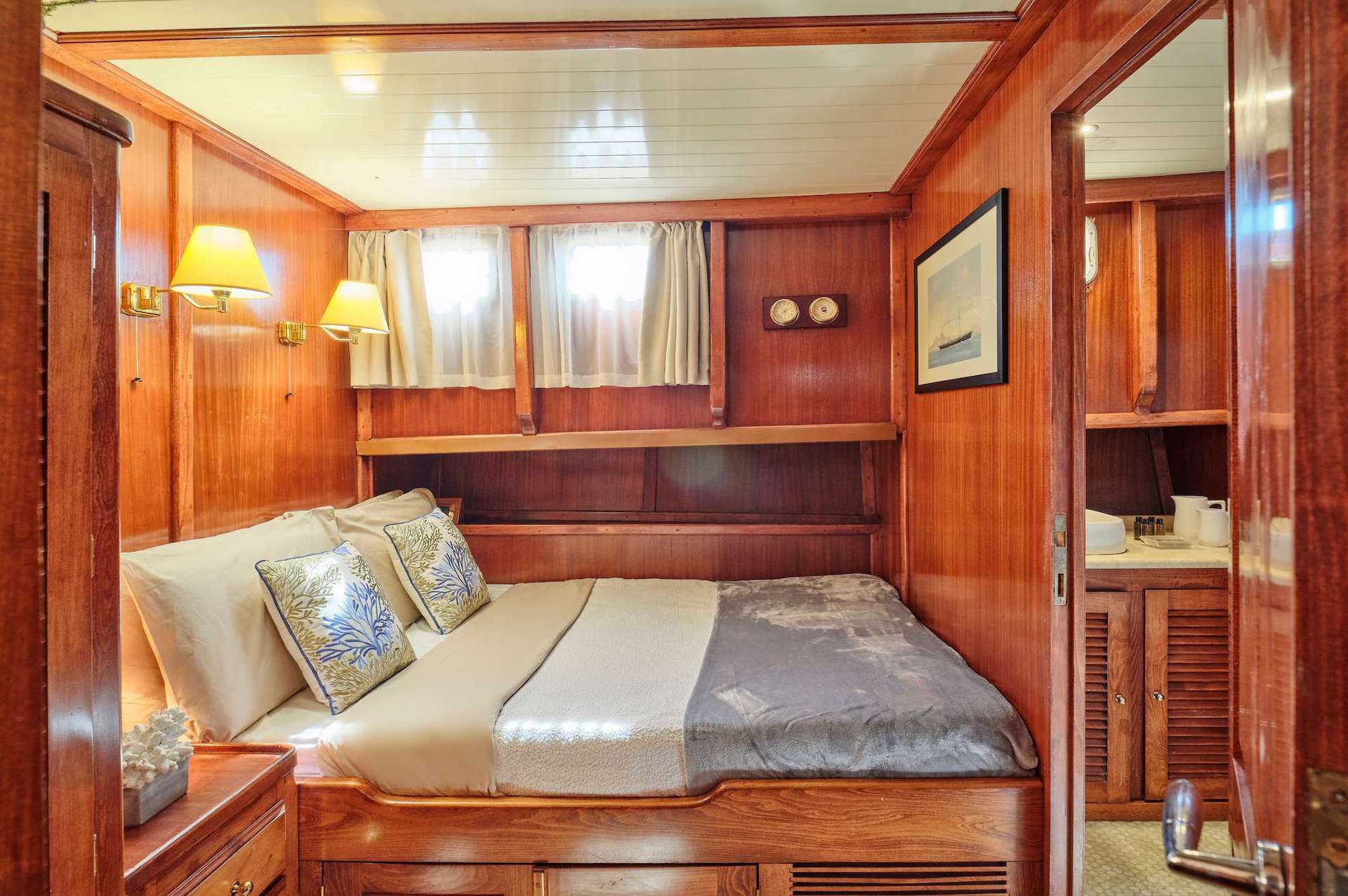 yacht charter cabin Myra