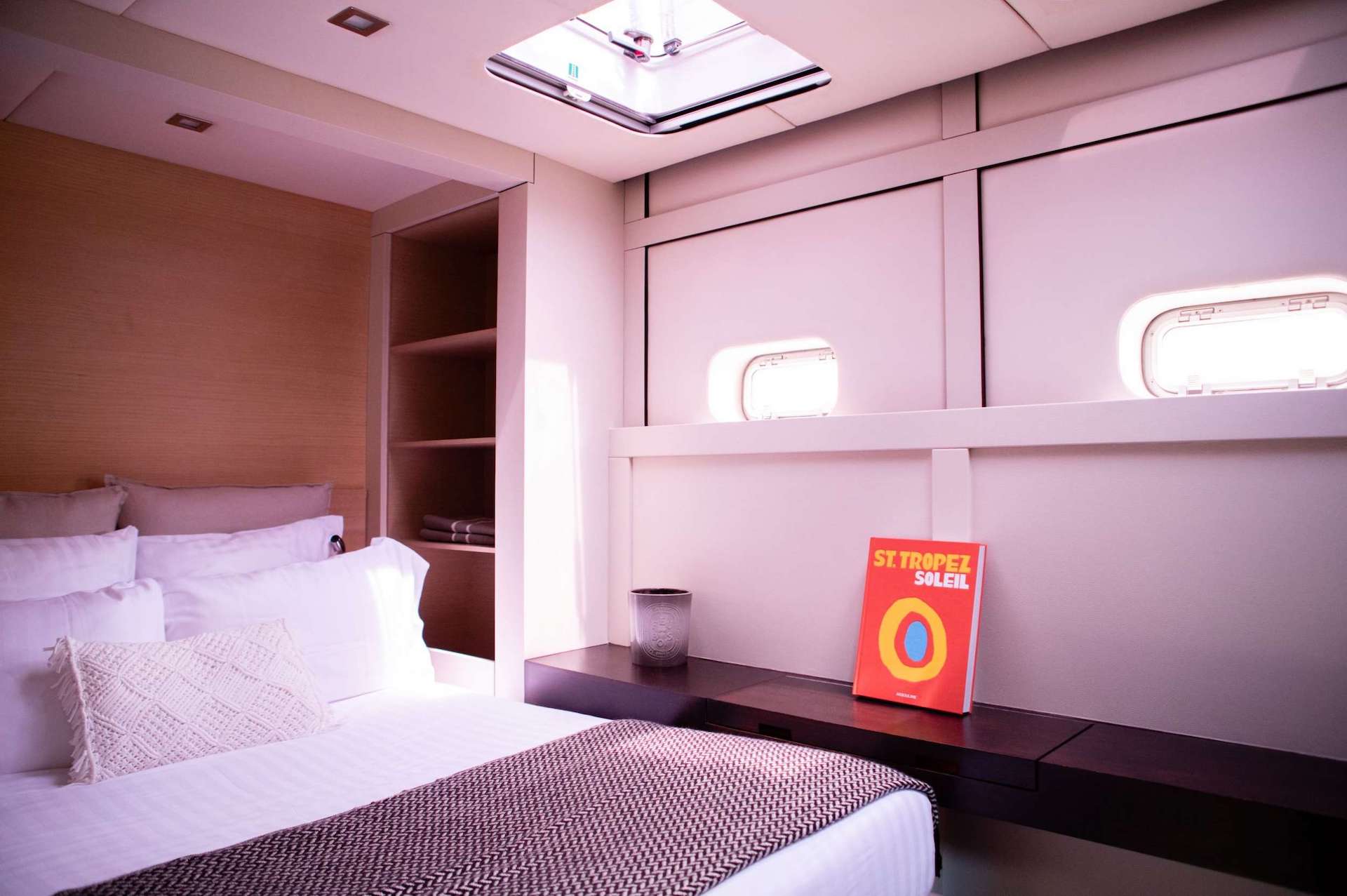 yacht charter cabin Seazen II