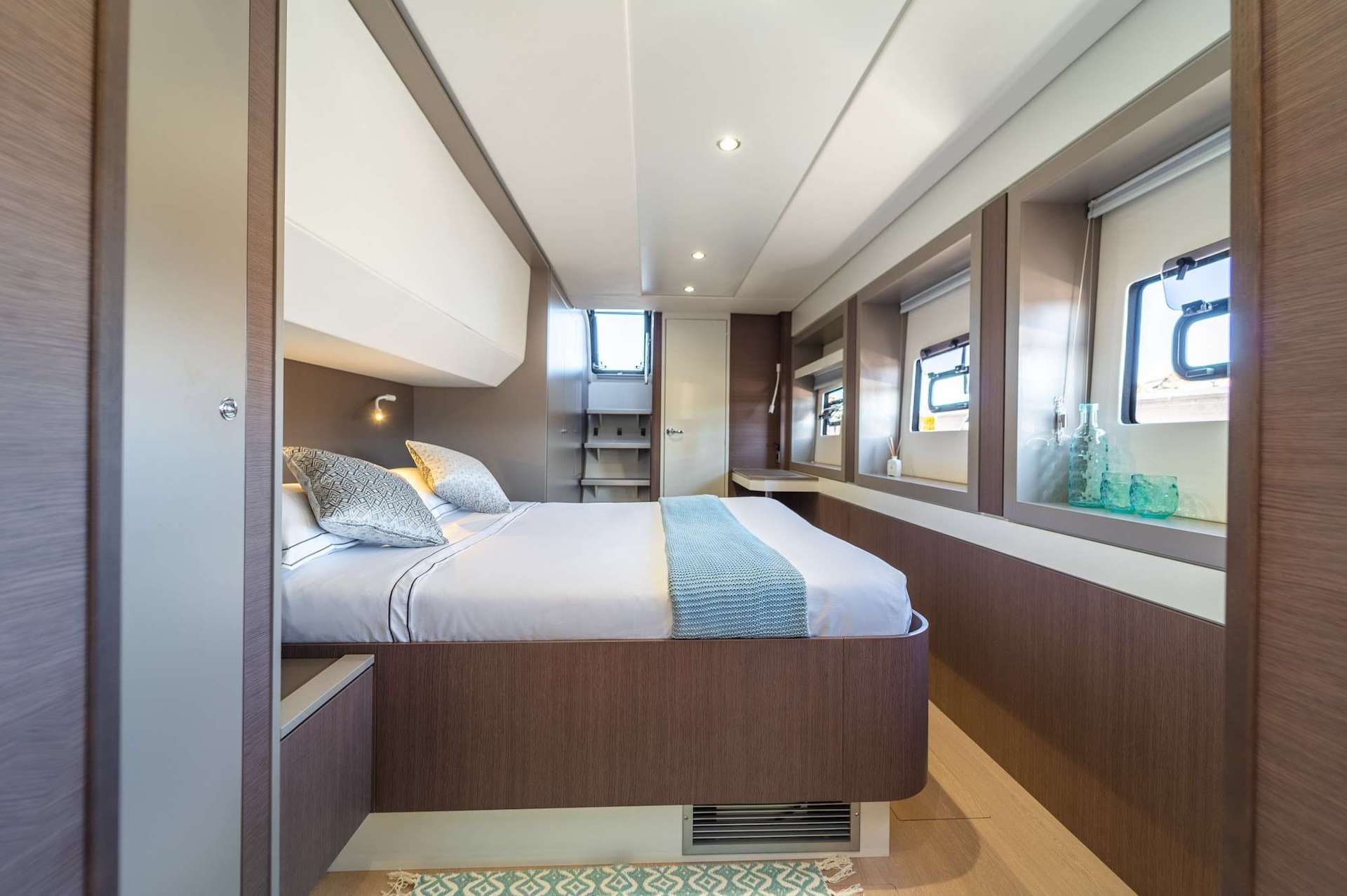 yacht charter cabin Signature Concept