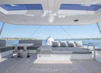 yacht charter catamaran Amaya fly bridge